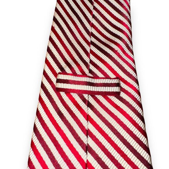 Paul Stuart Red & White Striped 100% Silk Handmade in France Tie - Picture 4 of 7